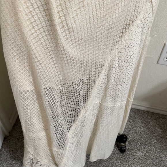 Chic Asymmetrical Cream Lace Skirt - Picture 5 of 7